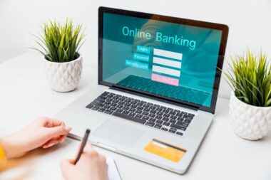 L'essor des banques en ligne voici 10 avantages et inconvénients par rapport aux banques traditionnelles