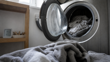 Avis lave linge séchant : linge encore humide, séchage en cours
